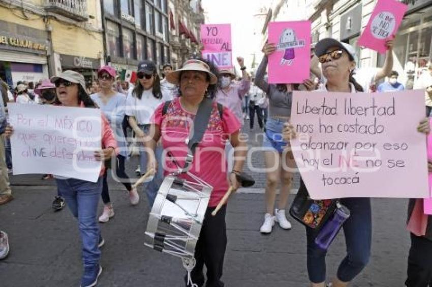 MARCHA DEFENSA DEL INE