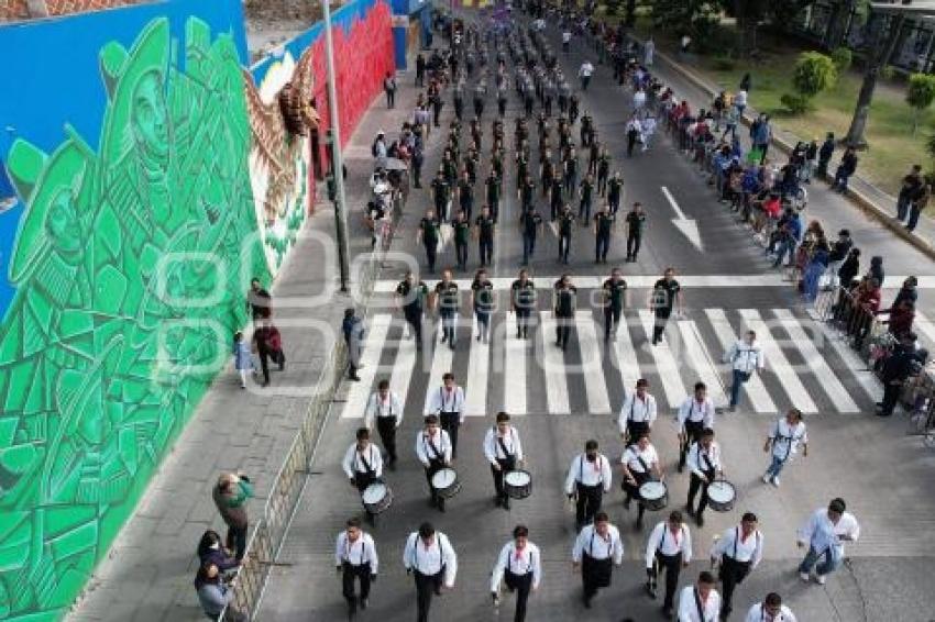 DESFILE . REVOLUCIÓN MEXICANA