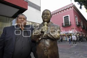 ESTATUA JAVIER LÓPEZ DÍAZ