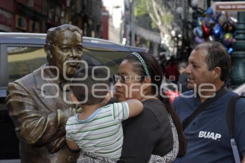 ESTATUA JAVIER LÓPEZ DÍAZ