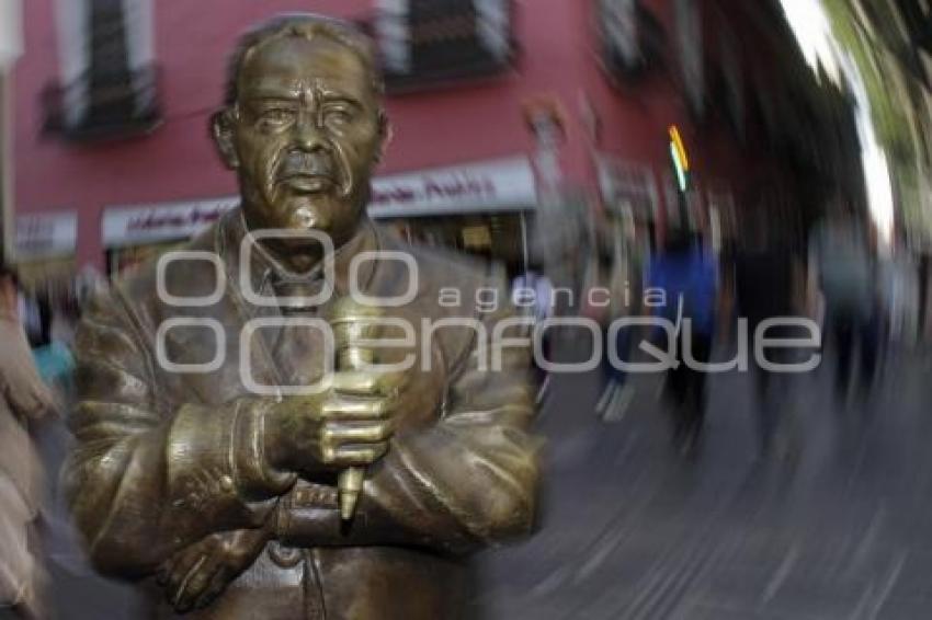 ESTATUA JAVIER LÓPEZ DÍAZ