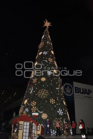 BUAP . ÁRBOL NAVIDEÑO