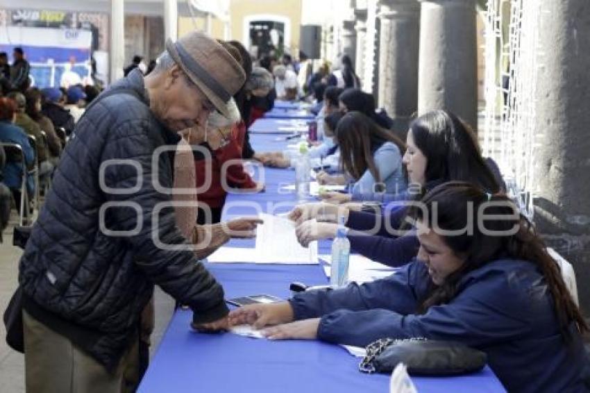 SAN PEDRO CHOLULA . ABRAZA A UN ABUE