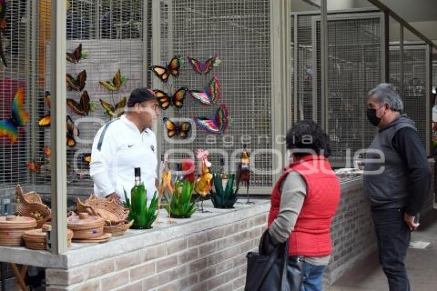 TLAXCALA . MERCADO DE ARTESANÍAS