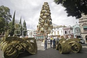 AYUNTAMIENTO . ÁRBOL DE NAVIDAD