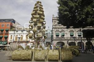 AYUNTAMIENTO . ÁRBOL DE NAVIDAD