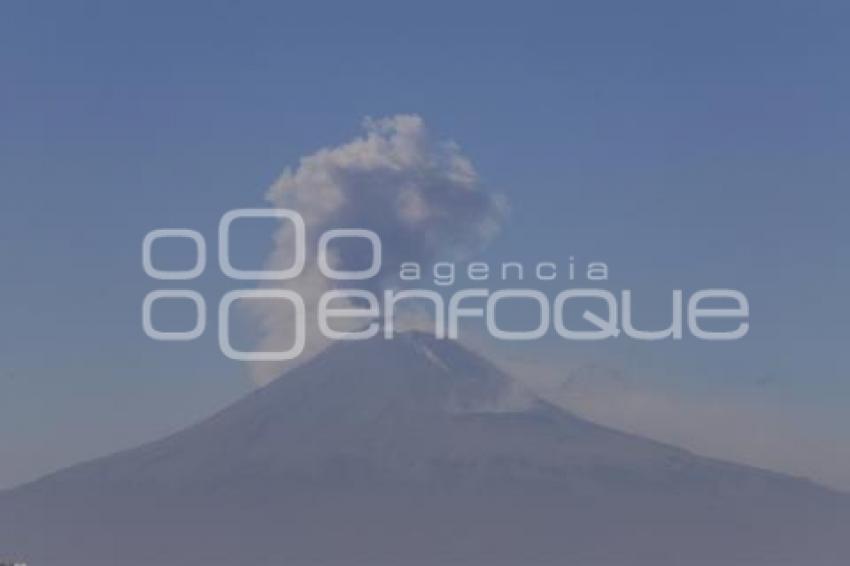 VOLCÁN POPOCATÉPETL . FUMAROLA