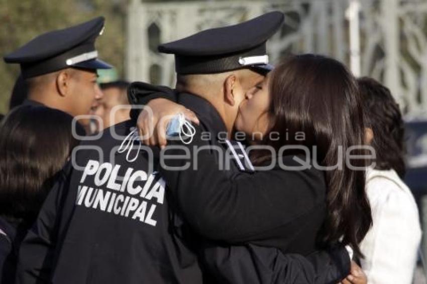 AYUNTAMIENTO . GRADUACIÓN POLICÍAS