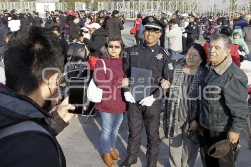 AYUNTAMIENTO . GRADUACIÓN POLICÍAS