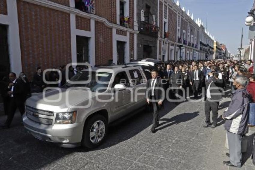 TRASLADO . HOMENAJE GOBERNADOR