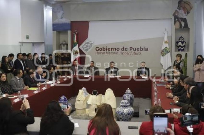 GOBIERNO ESTATAL . GABINETE