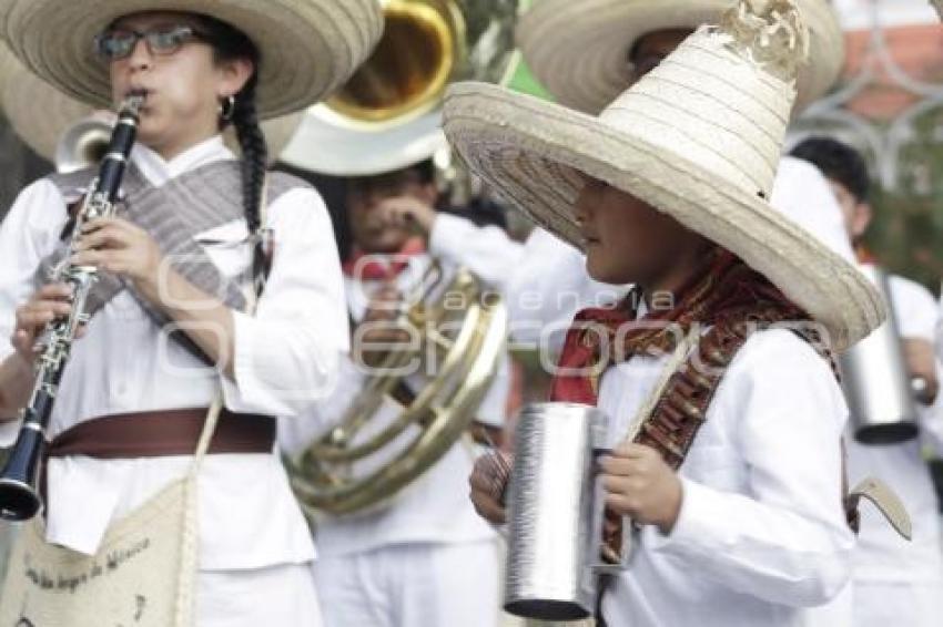 ZÓCALO . BANDA TRADICIONAL