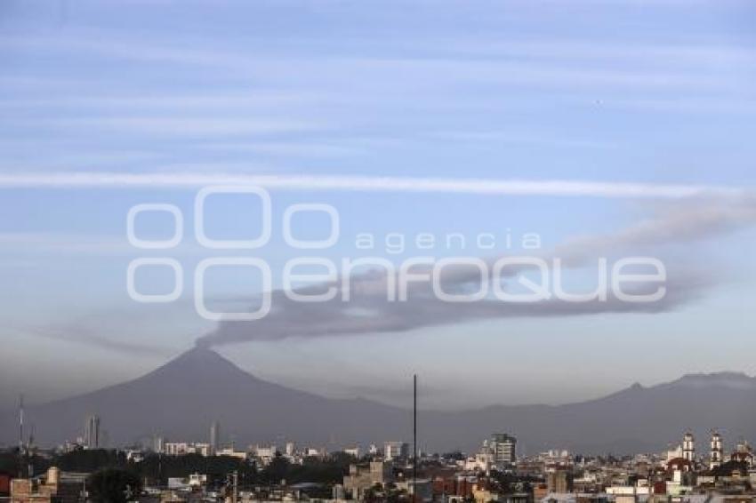 VOLCÁN POPOCATÉPETL . FUMAROLA