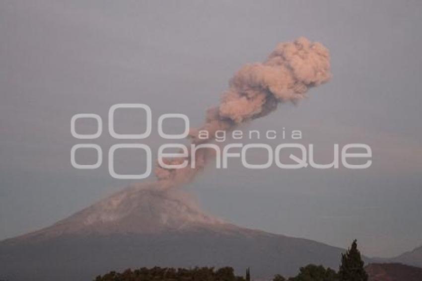 VOLCÁN POPOCATÉPETL . FUMAROLA