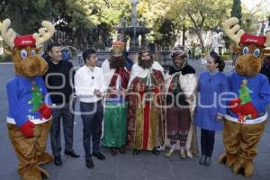 AYUNTAMIENTO . DESFILE REYES MAGOS