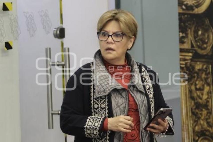 VERÓNICA VÉLEZ