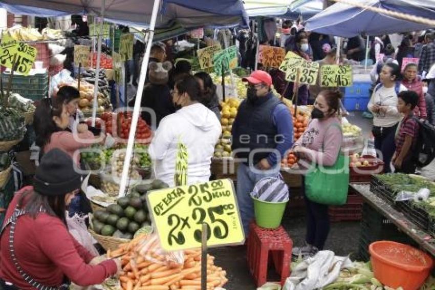 MERCADO . COMPRAS FIN DE AÑO