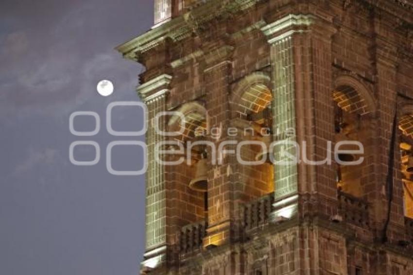 CATEDRAL . REPIQUE DE CAMPANAS