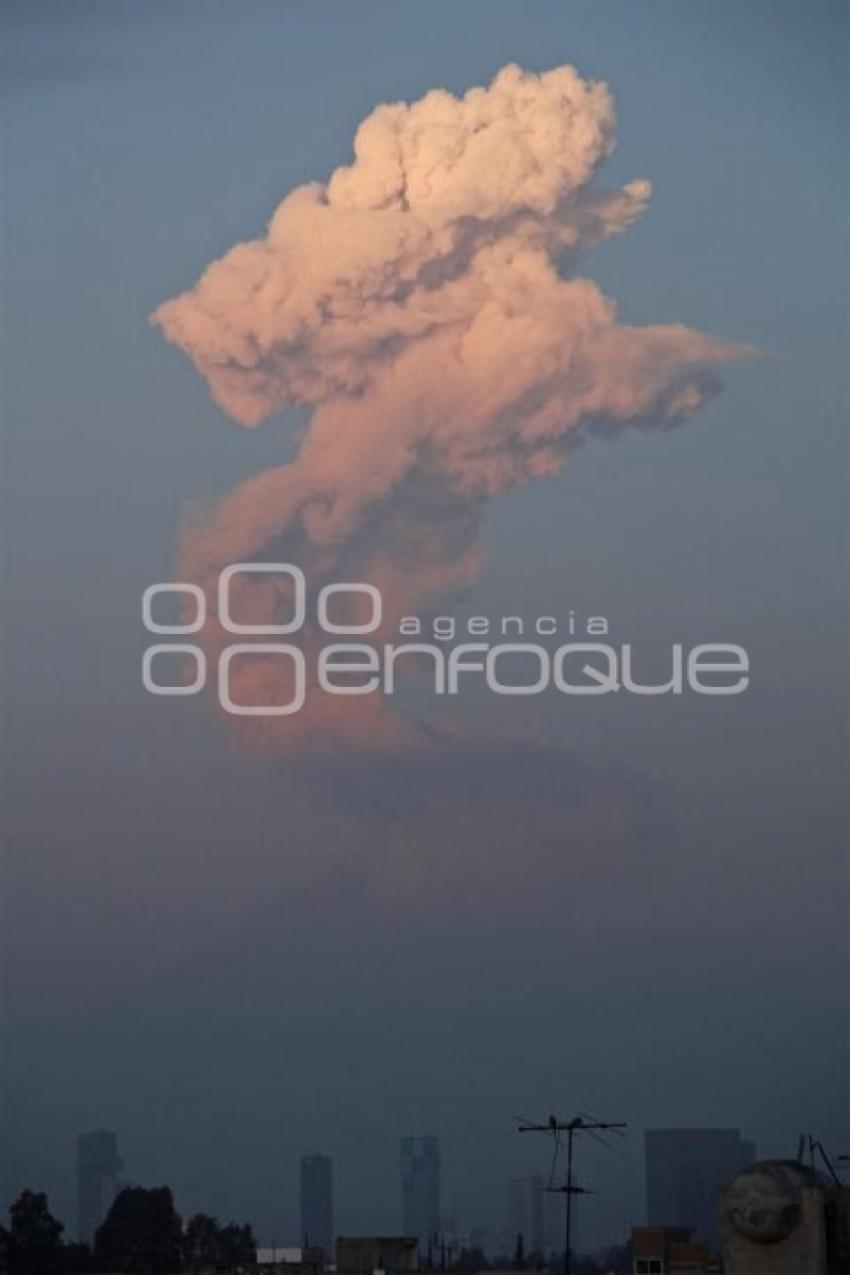 VOLCÁN POPOCATÉPETL . FUMAROLA