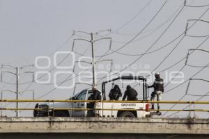 AUTOPISTA . VOLCADURA PIPA