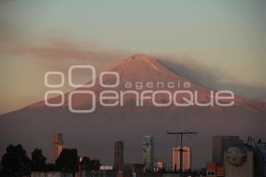 VOLCÁN POPOCATÉPETL . FUMAROLA