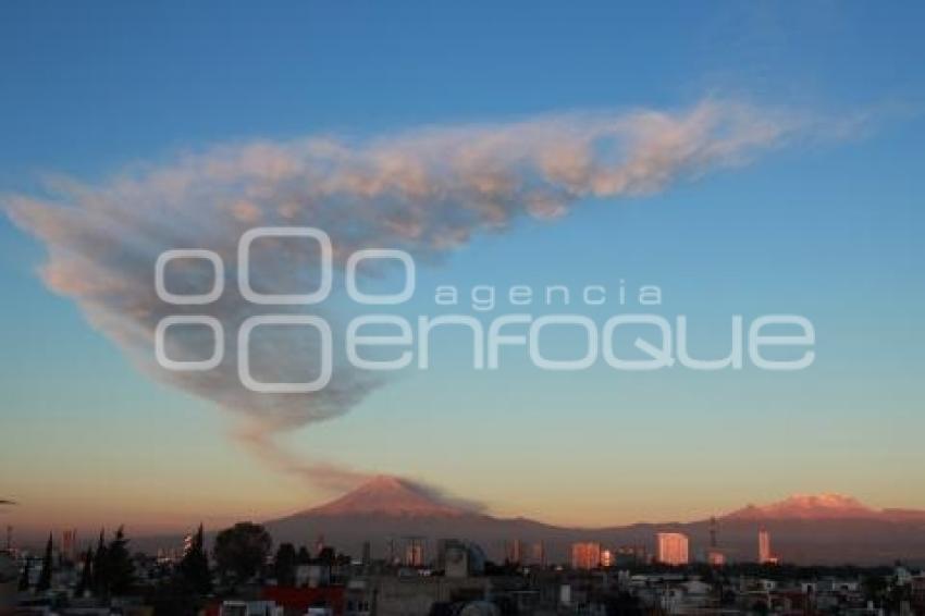 VOLCÁN POPOCATÉPETL . FUMAROLA