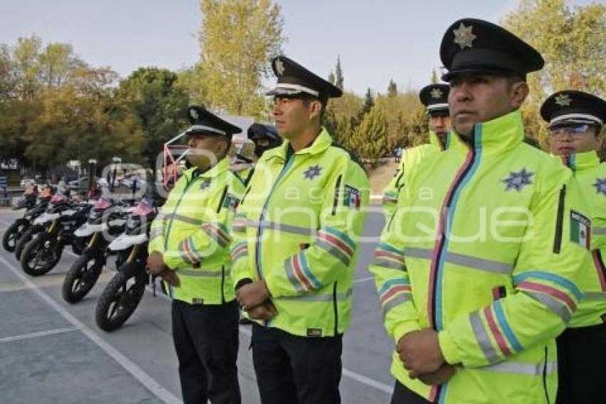 AYUNTAMIENTO . ENTREGA DE UNIFORMES