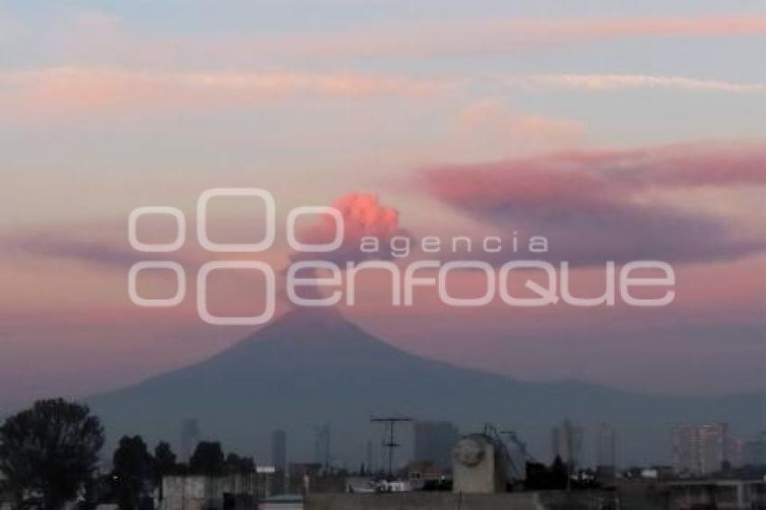 VOLCÁN POPOCATÉPETL . FUMAROLA