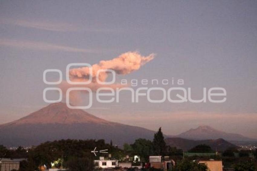 VOLCÁN POPOCATÉPETL . FUMAROLA