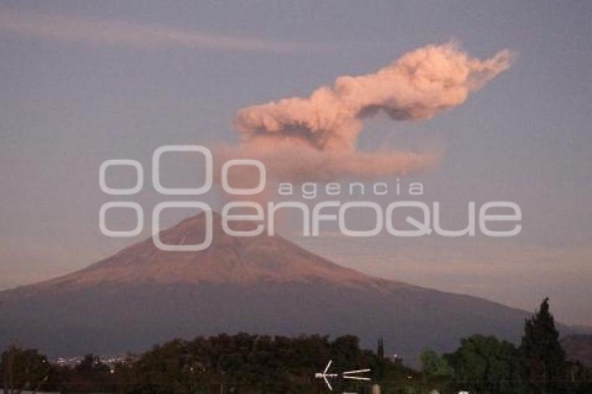 VOLCÁN POPOCATÉPETL . FUMAROLA