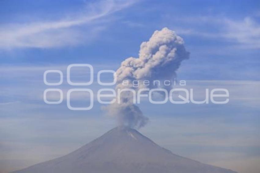 VOLCÁN POPOCATÉPETL . FUMAROLA