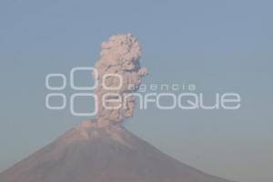 VOLCÁN POPOCATÉPETL . FUMAROLA