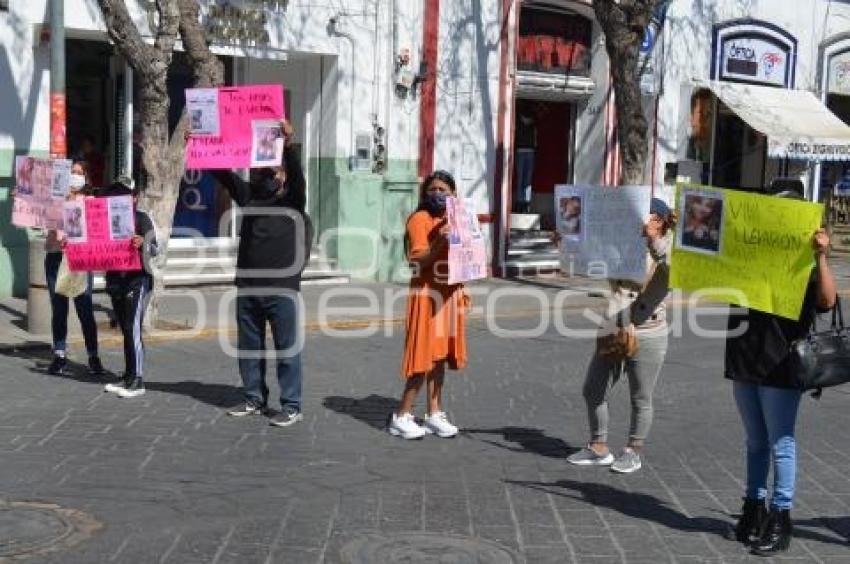 TEHUACÁN . MANIFESTACIÓN FAMILIA DE DIANA N