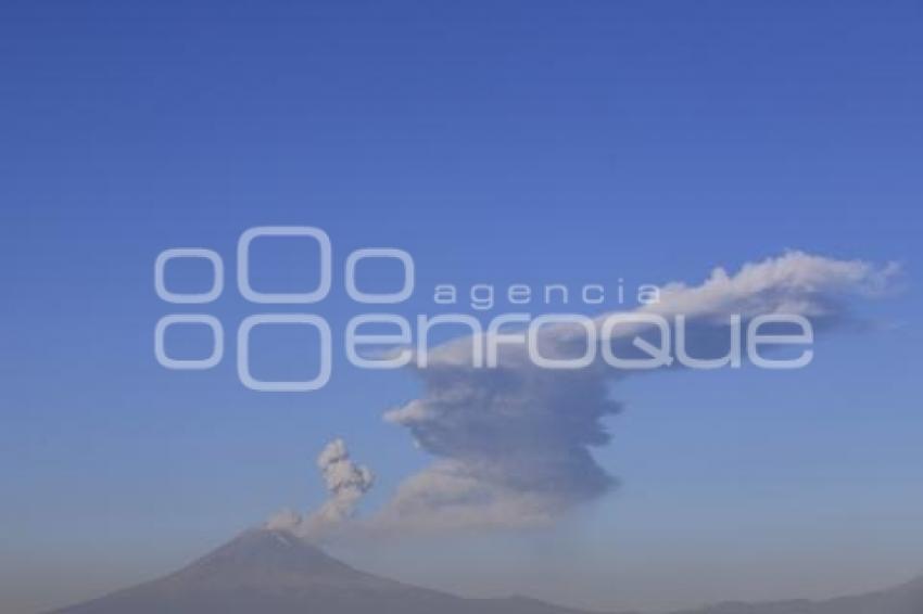 VOLCÁN POPOCATÉPETL . FUMAROLA