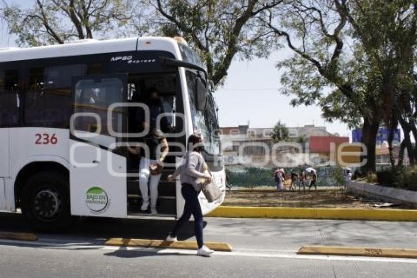 METROBÚS . PASAJEROS