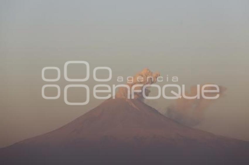 VOLCÁN POPOCATÉPETL . FUMAROLA