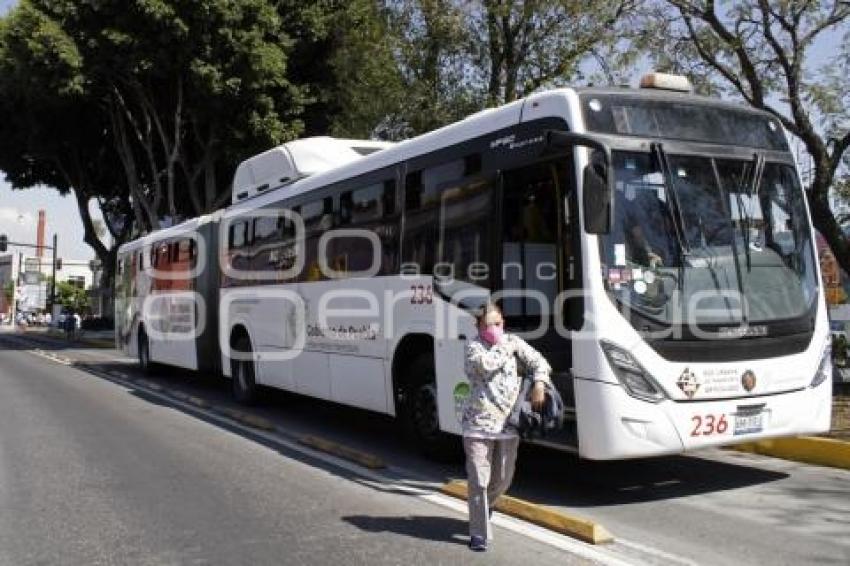 METROBÚS . PASAJEROS