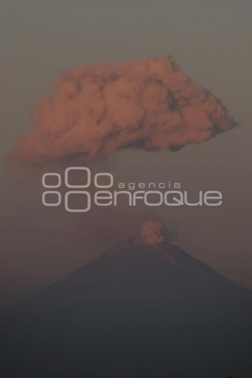 VOLCÁN POPOCATÉPETL . FUMAROLA
