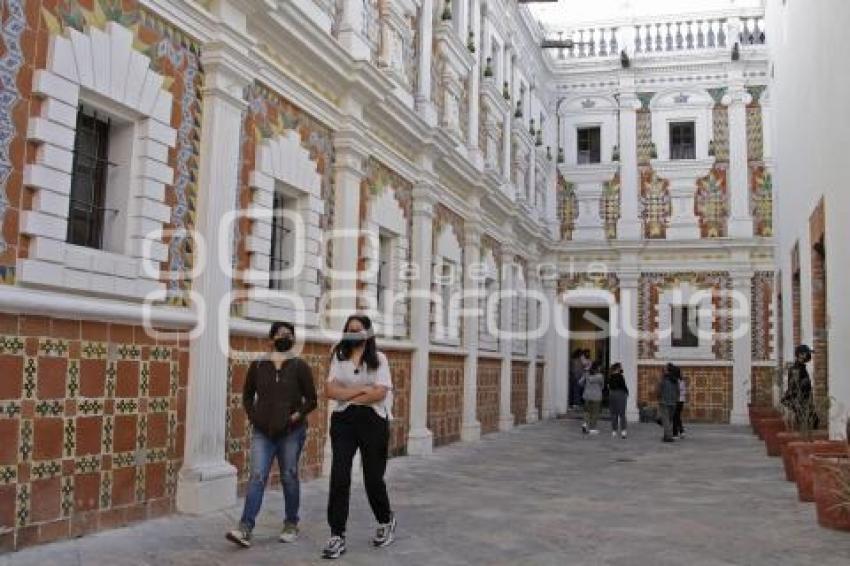 NOCHE DE MUSEOS . PATIO DE LOS AZULEJOS