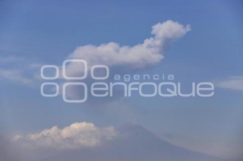 VOLCAN POPOCATÉPETL . FUMAROLA