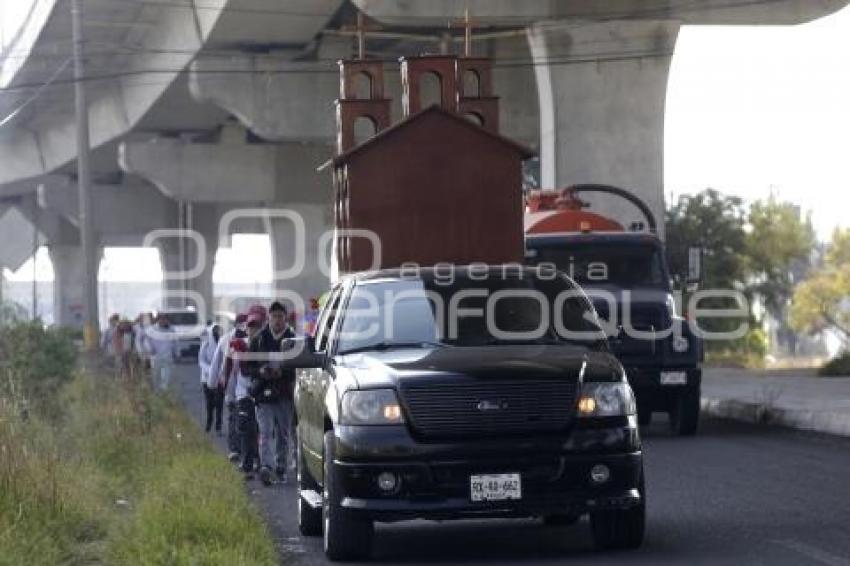 AUTOPISTA . PEREGRINOS