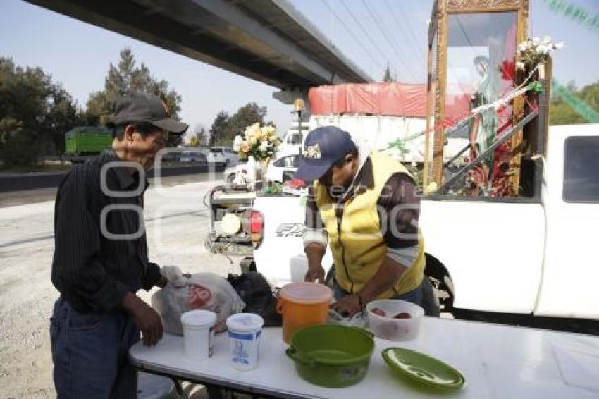 AUTOPISTA . PEREGRINOS