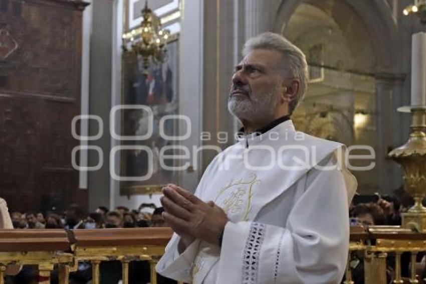 RELIGIÓN . ORDENACIÓN SACERDOTAL