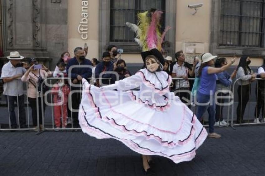 DESFILE DE HUEHUES