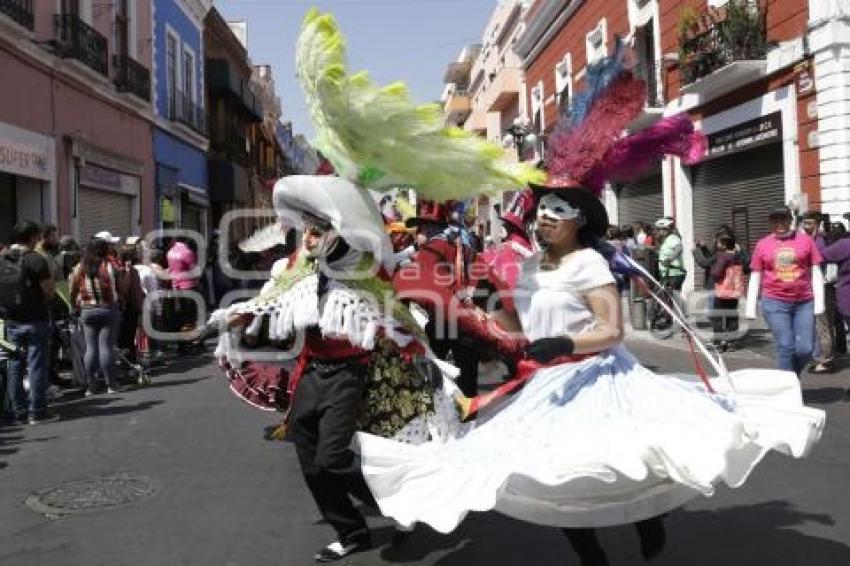 DESFILE DE HUEHUES