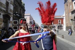 DESFILE DE HUEHUES