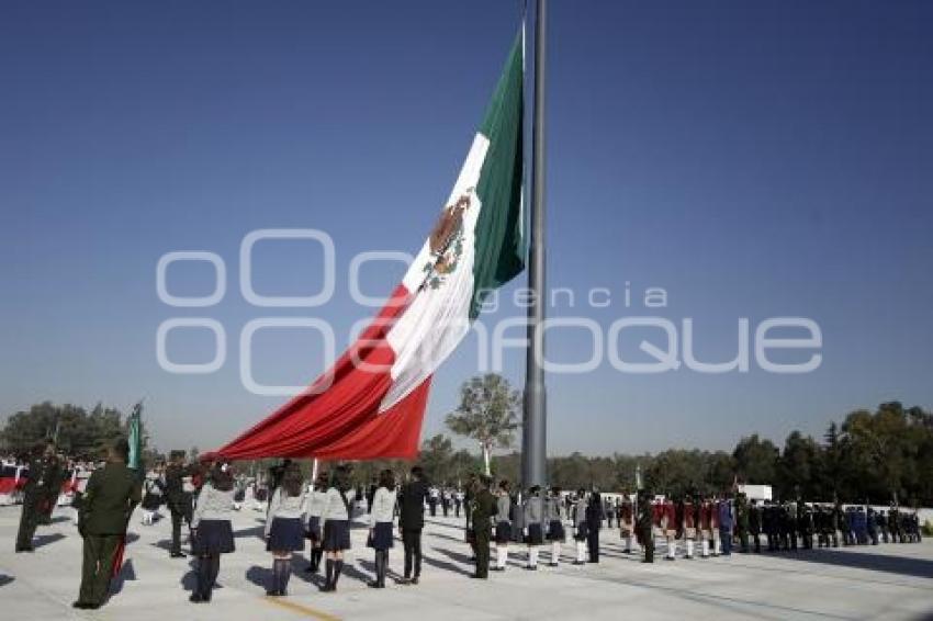 ZONA MILITAR . DÍA DE LA BANDERA