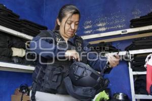 DÍA DE LA MUJER . POLICÍA