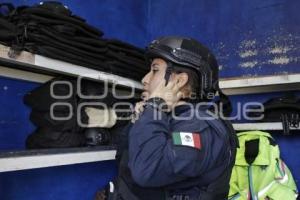 DÍA DE LA MUJER . POLICÍA