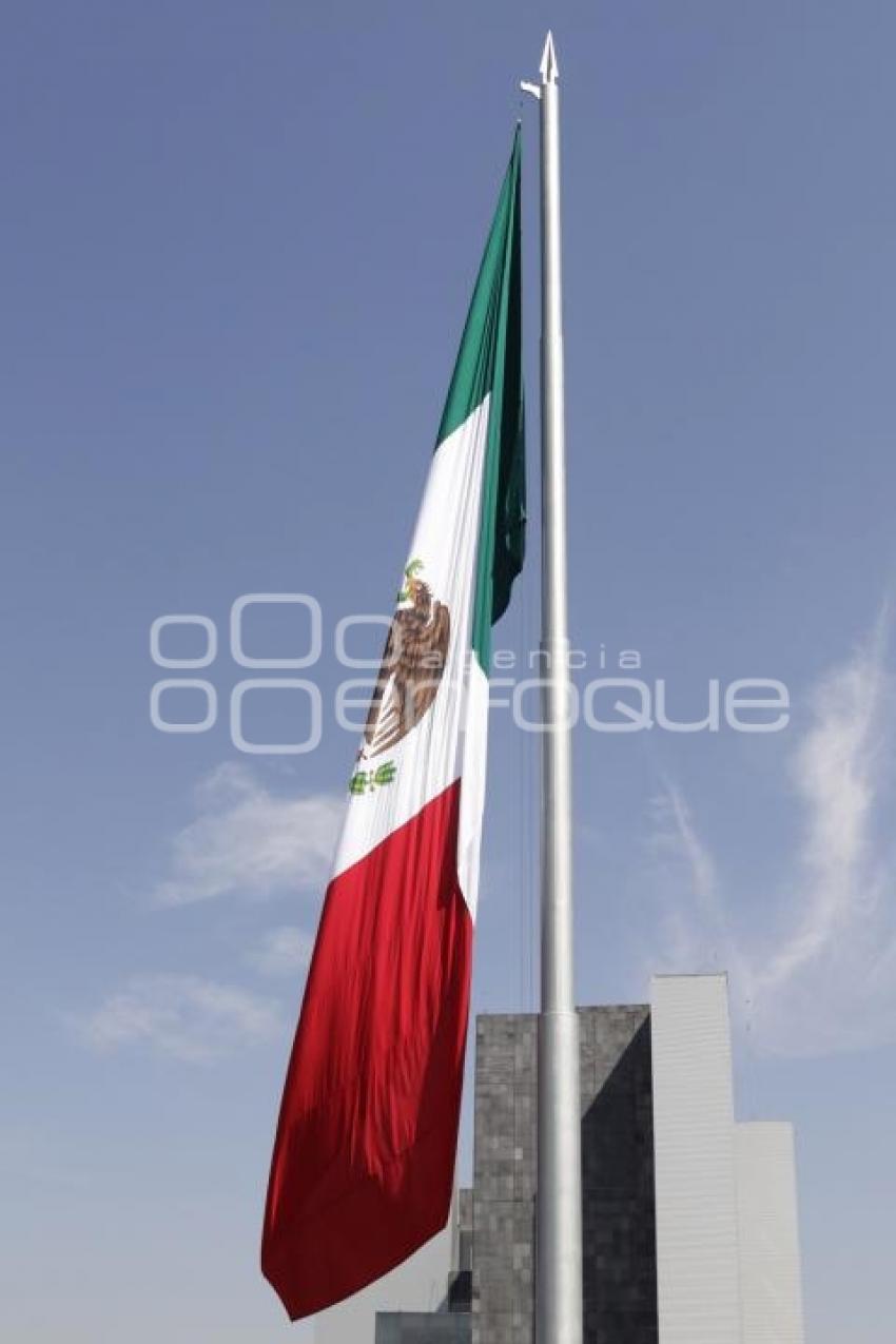 GOBIERNO ESTATAL . CEREMONIA BANDERA